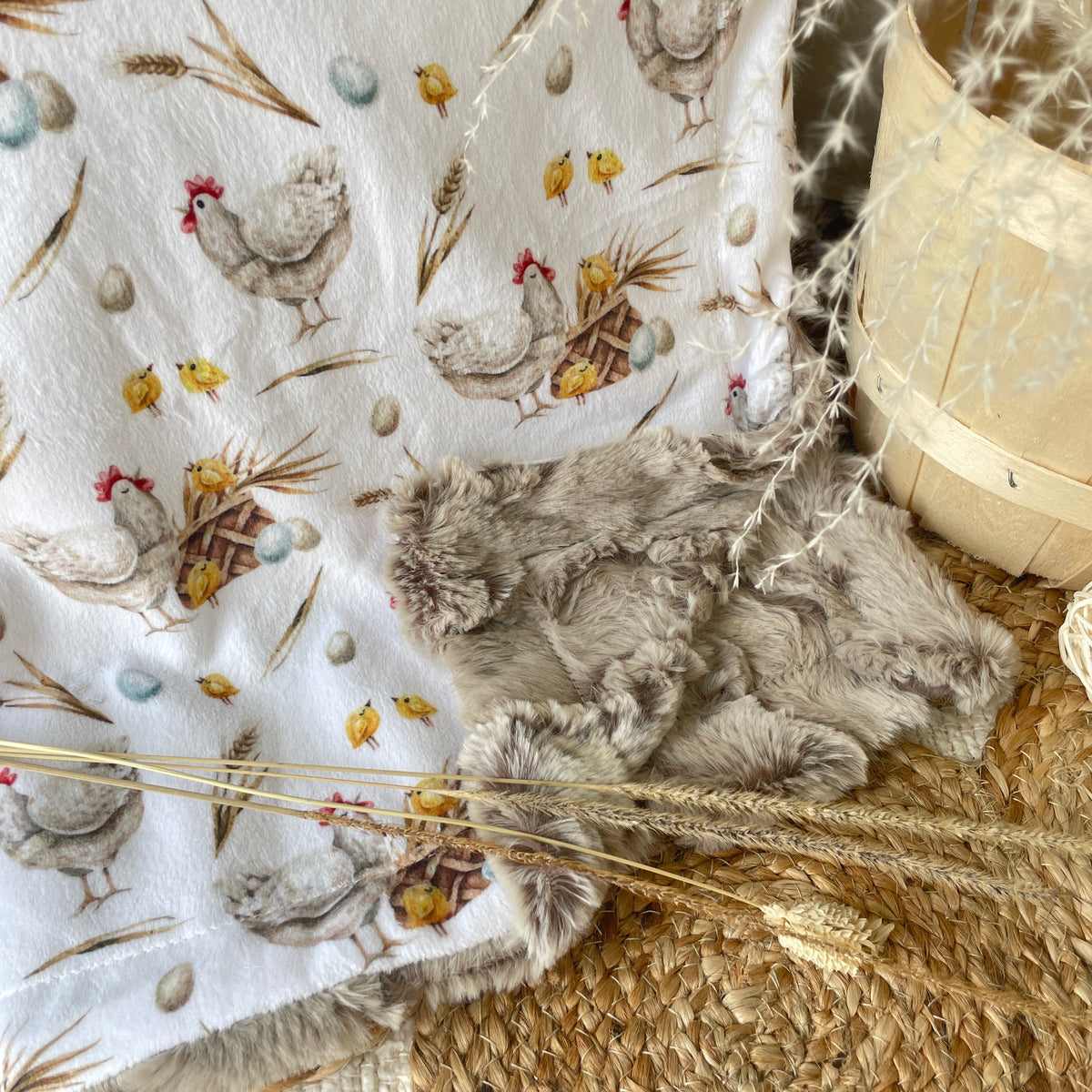 Simple comforter ready to go | A hen and her eggs [Minky/Faux Fur]