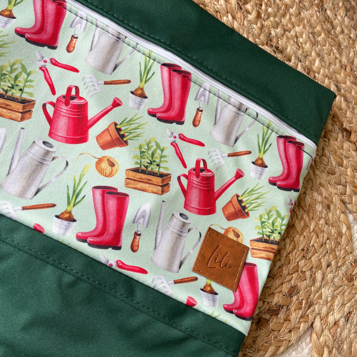 Hanging waterproof bag | Janette gardens