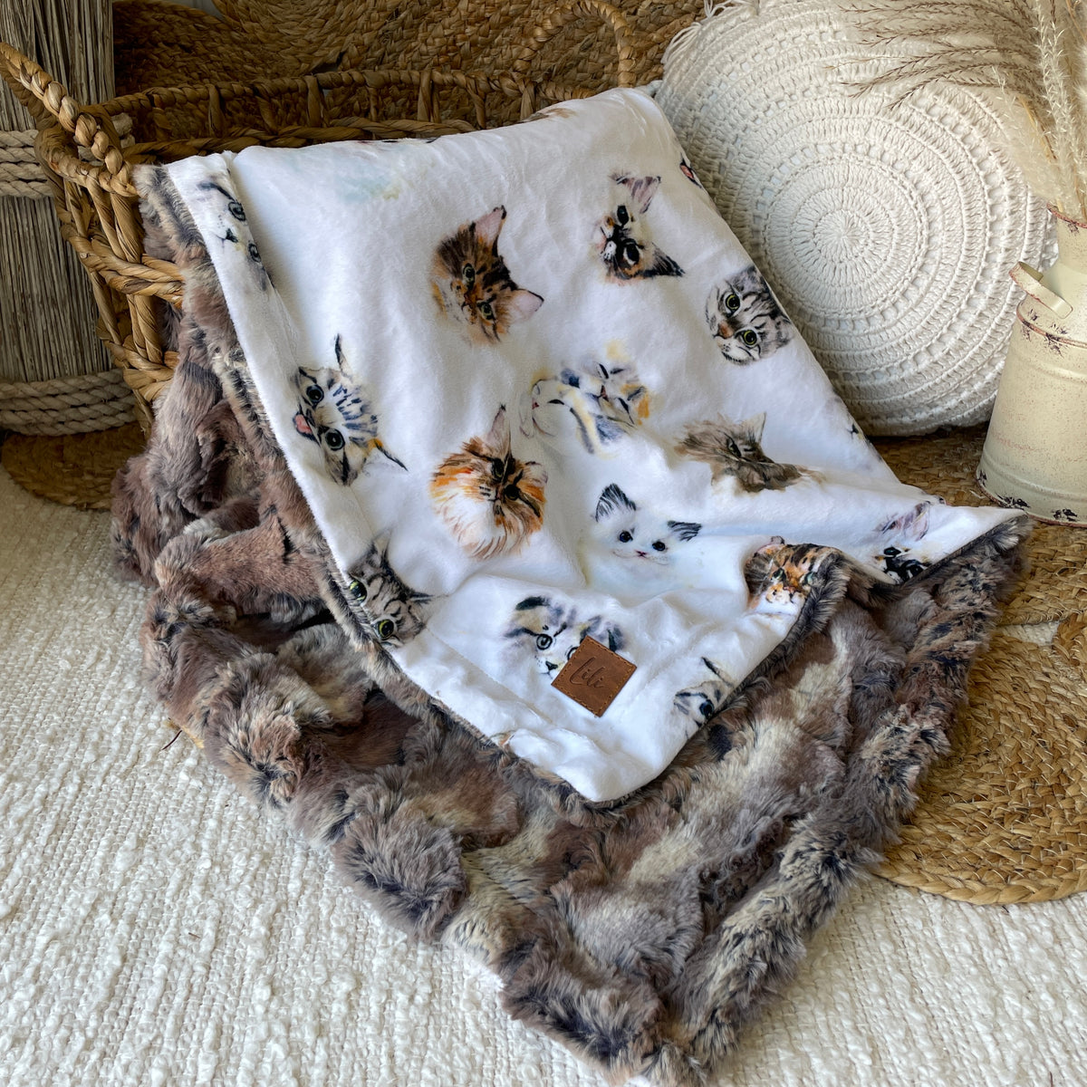 Simple comforter ready to go | Kittens [Minky/Faux Fur]