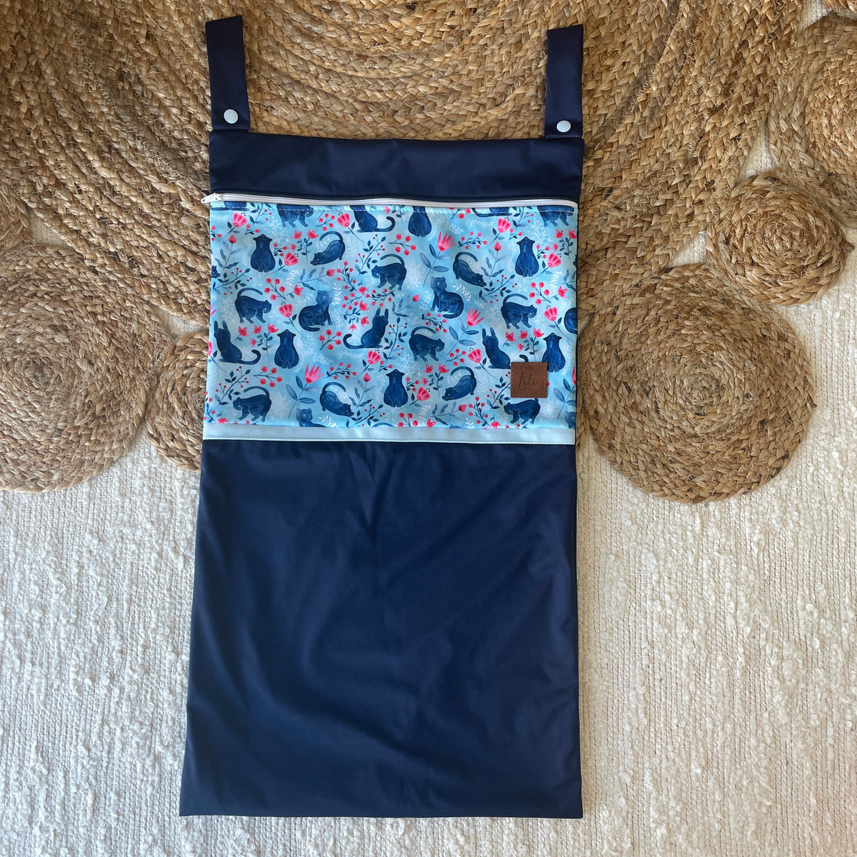 Hanging waterproof bag | Charlotte