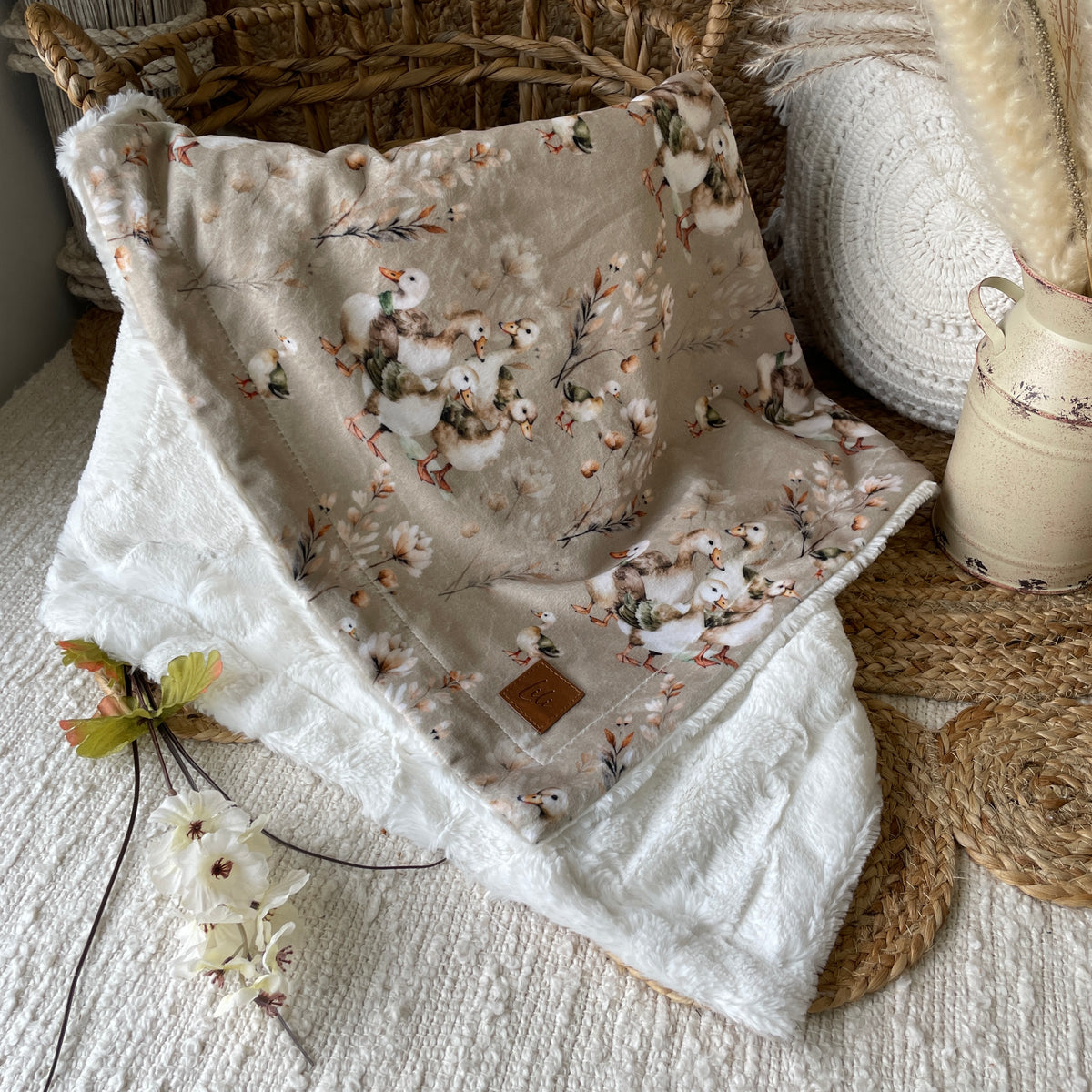 Simple comforter ready to go | Funny ducklings - Beige [Minky/Faux Fur]