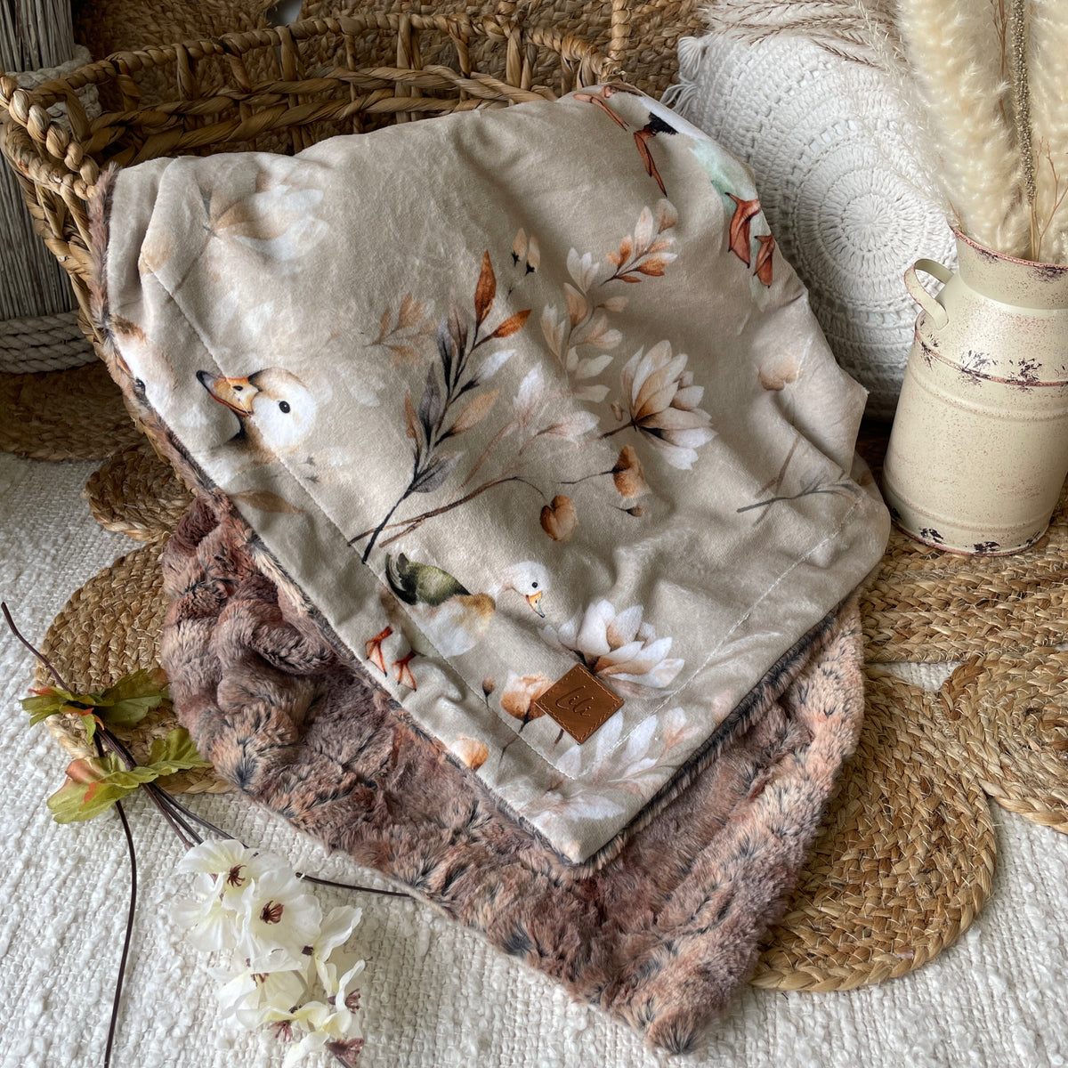 Simple comforter ready to go | Funny ducklings - Beige [Minky/Faux Fur]