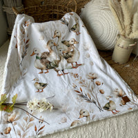 Simple comforter ready to go | Funny ducklings - White [Minky/Faux Fur]