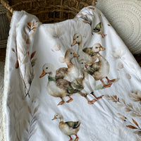 Simple comforter ready to go | Funny ducklings - White [Minky/Faux Fur]